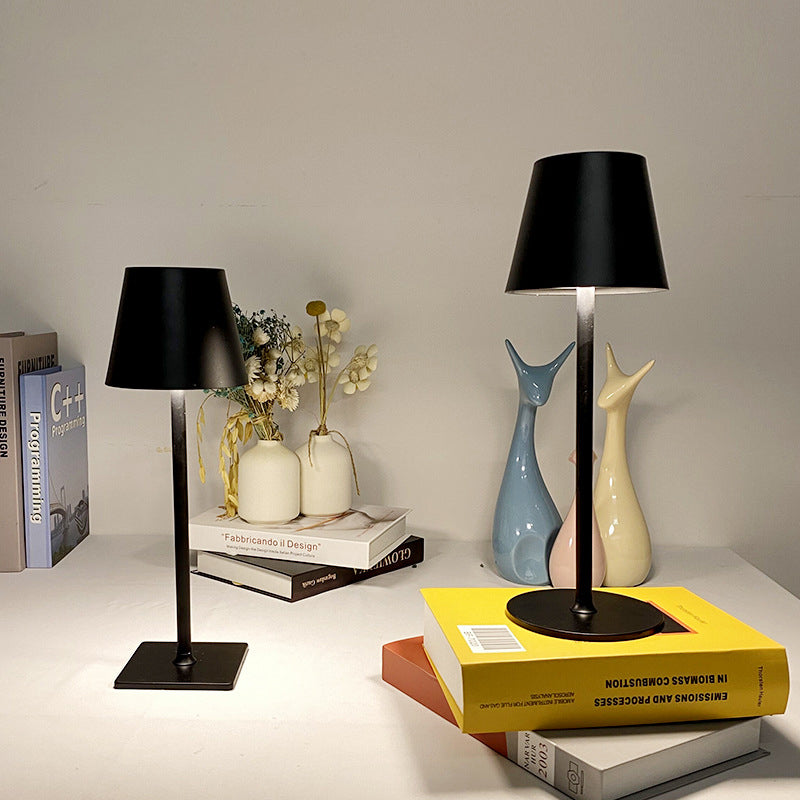 Retro Atmosphere Table Lamp Study Eye Protection Table Lamp USB Rechargeable Living Room Bedside Lamp Restaurant Bar Rotatable Table Lamp
